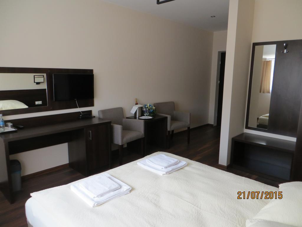 Hotel Pod Chelmem Ropa Exterior foto